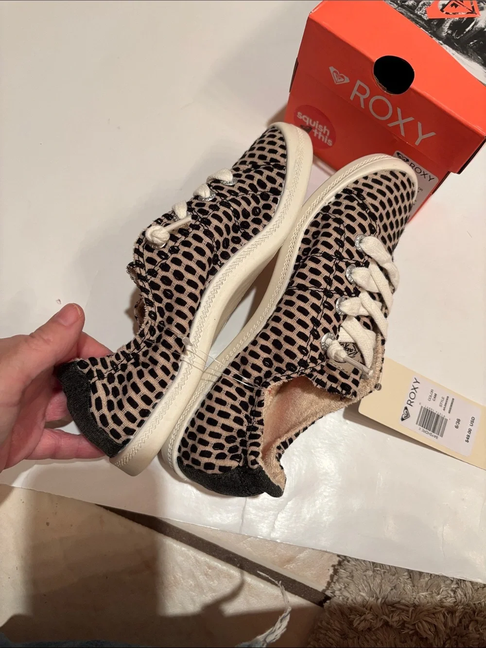 NWT Roxy bayshore II Beige and Black Patterned Lace-Up Sneakers 6 surf squish